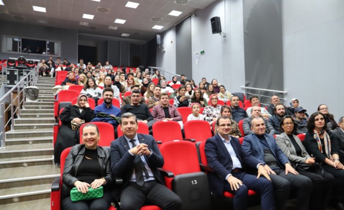 Merzifon'da tiyatro oyunu sahnelendi