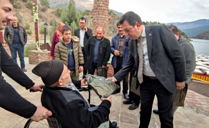 Oğuzlar Belediye Başkanı Yıldırım engelli vatandaşları ağırladı