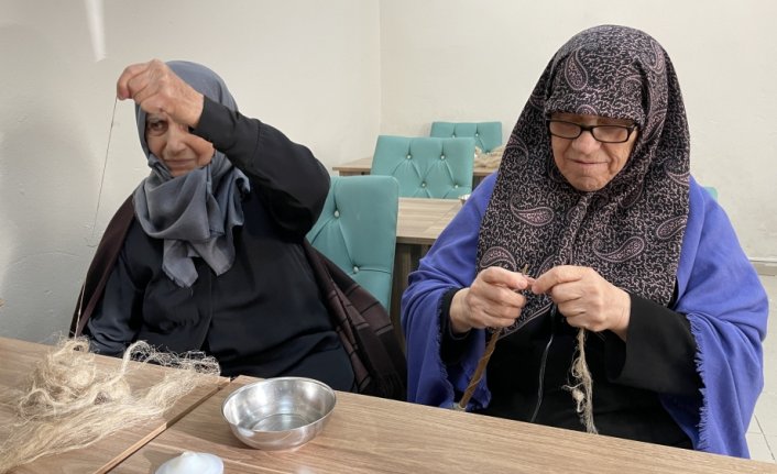 Rize'de eski okul binası kendir ipliği dokuma atölyesine dönüştürüldü