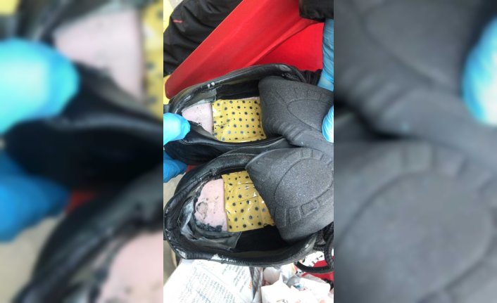Rize'de kargo paketindeki ayakkabıdan uyuşturucu çıktı