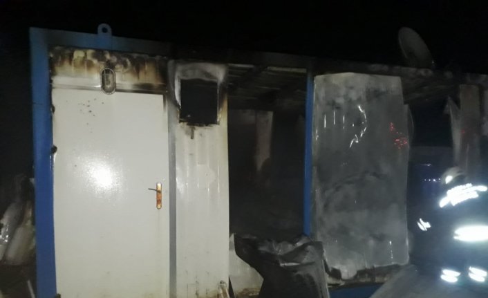 Salıpazarı'nda cezaevi inşaatı şantiyesindeki konteyner yandı