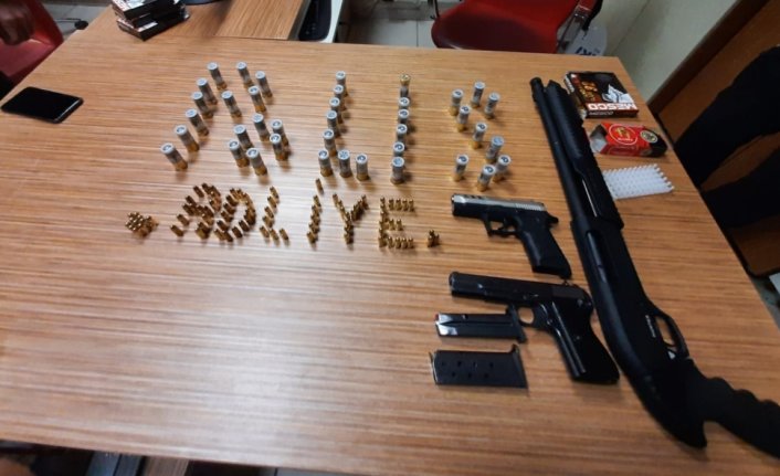 Samsun Adliyesi otoparkında bir araçta silah bulundu, 2 zanlı gözaltına alındı