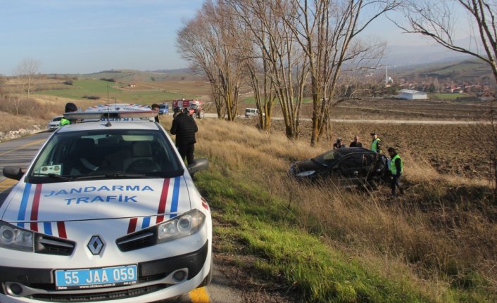 Samsun'da şarampole devrilen araçtaki bir kişi yaralandı