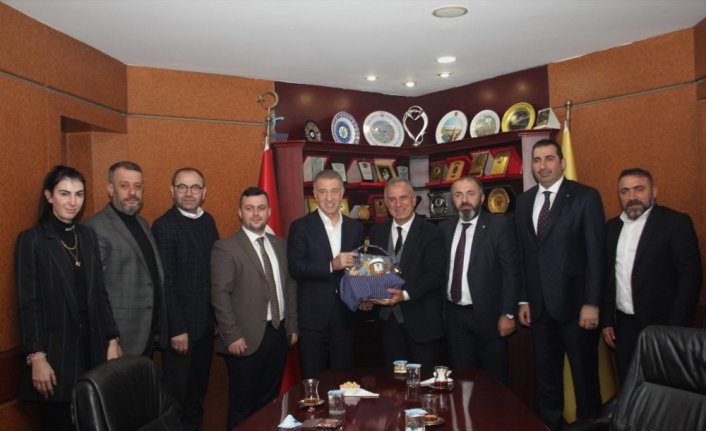 Trabzonspor Kulübü Başkanı Ahmet Ağaoğlu TTB'yi ziyaret etti
