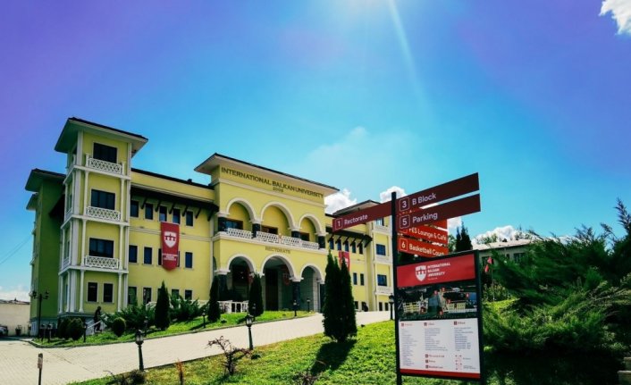 Uluslararası Balkan Üniversitesi akademik başarısını artırıyor