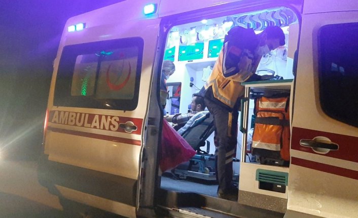 Çorum’da çıkan kavgada 2 genç birbirini bıçakla yaraladı