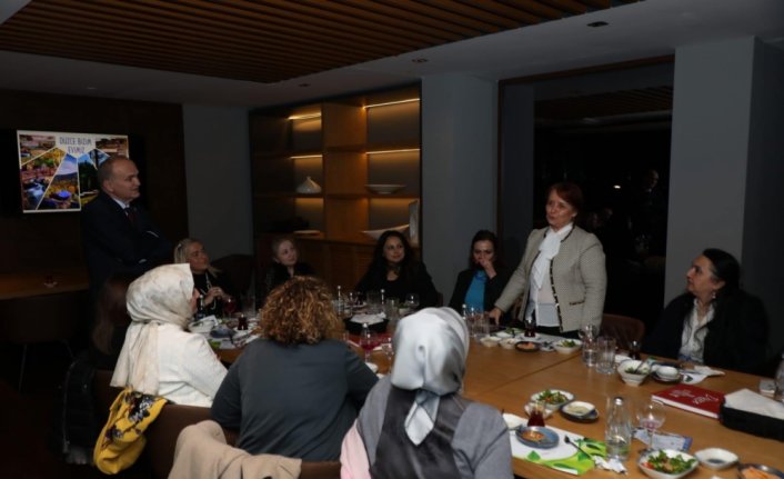 Düzce Belediye Başkanı Özlü, iş kadınlarıyla buluştu