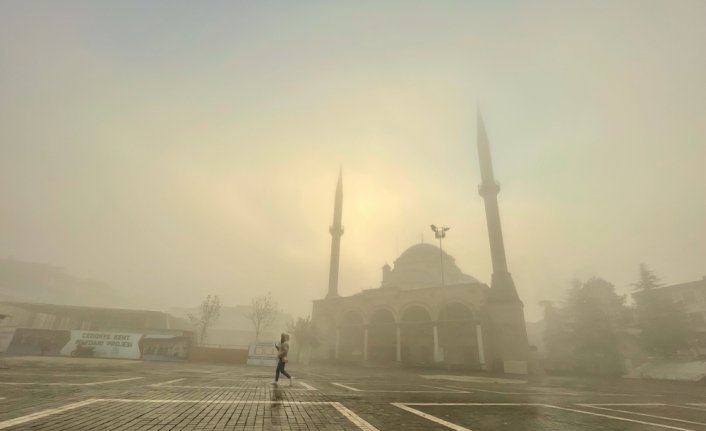 Düzce'de sis nedeniyle görüş mesafesi azaldı