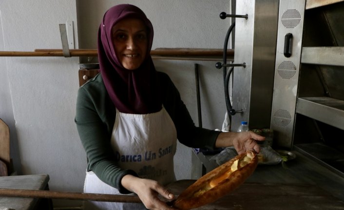 Eşi rahatsızlanınca fırının başına geçen kadın işin ustası oldu