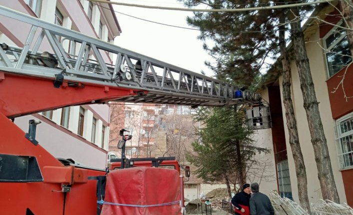 İskilip'te itfaiyenin kurtardığı baykuş ve güvercin doğaya salındı