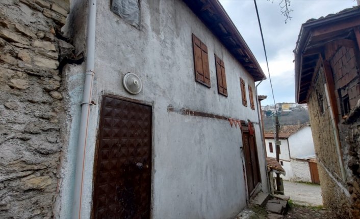 Karabük'te bir kadın evinde ölü bulundu
