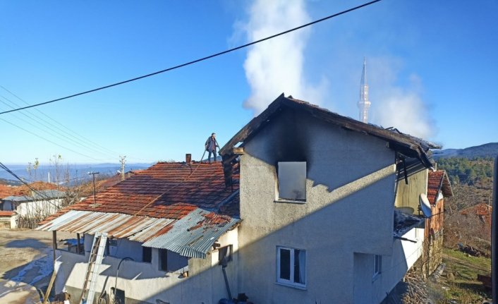 Karabük'te iki katlı evde çıkan yangın hasara yol açtı