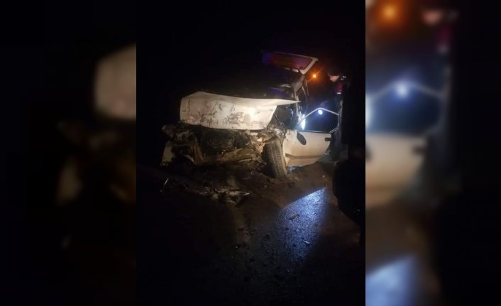 Karabük'te kamyonla çarpışan otomobilin sürücüsü yaralandı