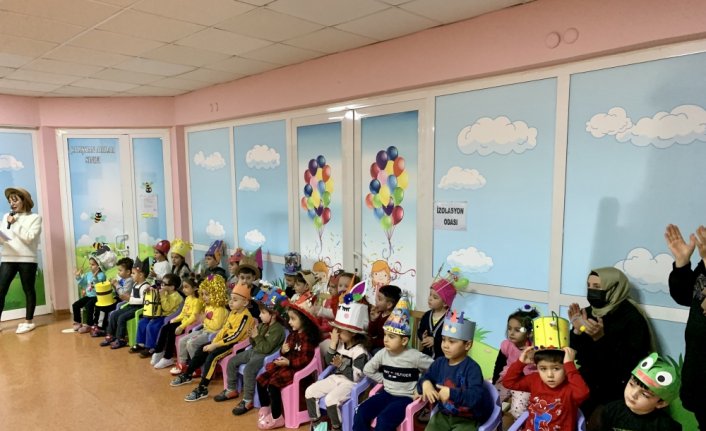 Kastamonu'da anaokulu öğrencileri şapka defilesi düzenledi