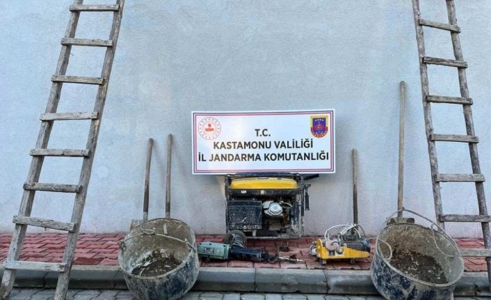 Kastamonu'da kaçak kazı yapan 3 zanlı suçüstü yakalandı