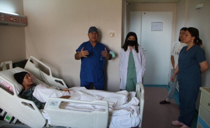 Kırgızistanlı kadın rahmindeki tümörden Türkiye'deki ameliyatla kurtuldu