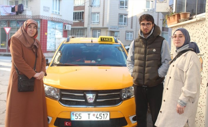 Taksicilik yapan eşi vefat edince direksiyonun başına geçti