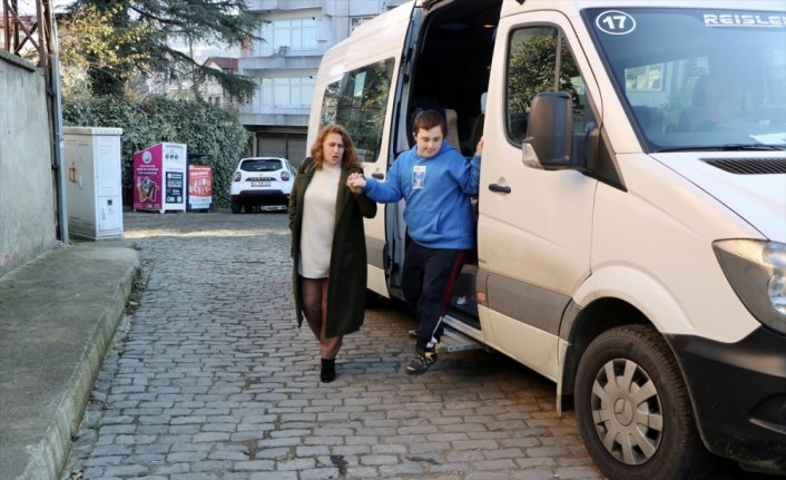 Trabzon Büyükşehir Belediyesi down sendromlu Eren'in evinin önüne durak yaptı