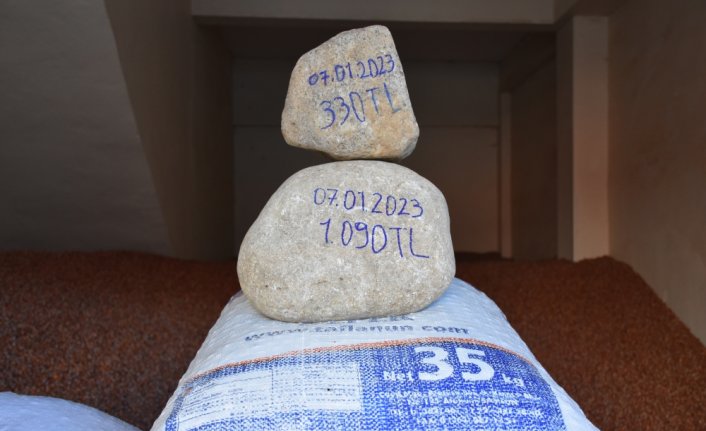 Trabzonlu tüccarın satın aldığı fındık çuvallarından 28 kilogramlık iki taş çıktı