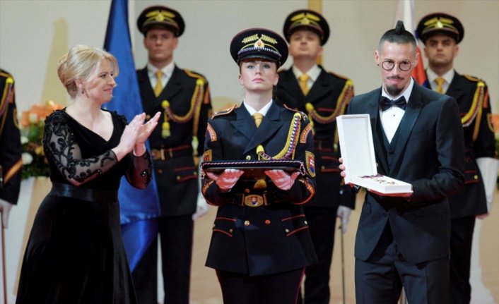 Trabzonspor'un oyuncusu Marek Hamsik'e ülkesinde devlet nişanı verildi