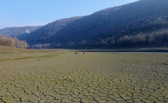 Yağış azlığı Hasanlar Barajı'nda su seviyesini düşürdü