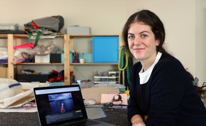 Yelkenlerden tasarladığı çantalarla sürdürülebilir modaya katkı sunuyor