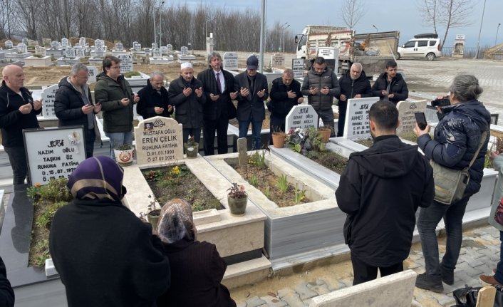 AA muhabiri Ferdi Akıllı, kabri başında anıldı