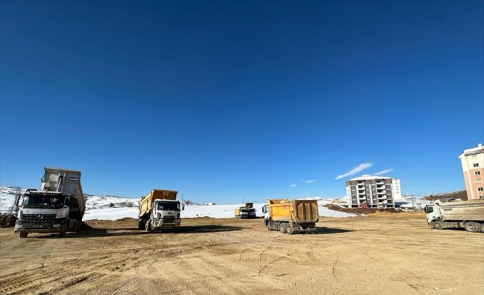 Adıyaman Gölbaşı'nda depremin yaralarını sarmak için çalışmalar sürüyor