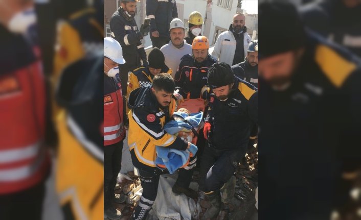 Adıyaman'da 6 aylık bebek 82 saat sonra enkazdan sağ çıkarıldı
