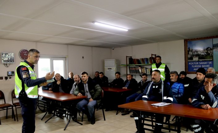 Akçaabat'ta şoförlere yönelik seminer düzenlendi