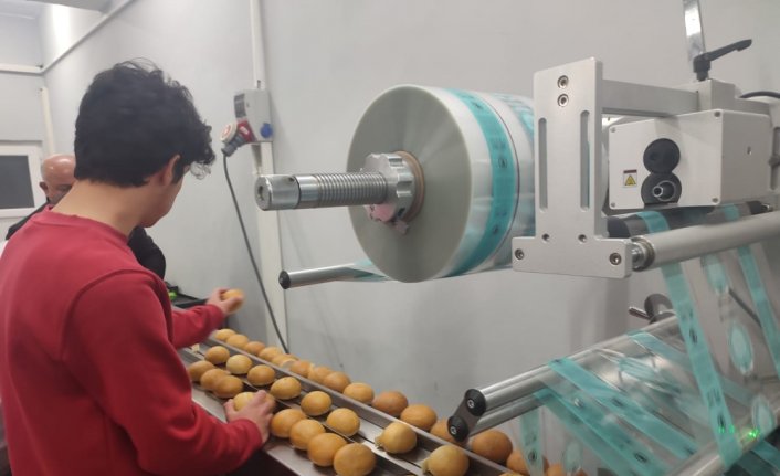 Amasya'da öğrenciler ürettikleri 54 bin ekmeği deprem bölgesine gönderdi