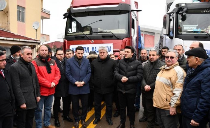 Ayancık'tan deprem bölgesine insani yardım malzemesi gönderildi