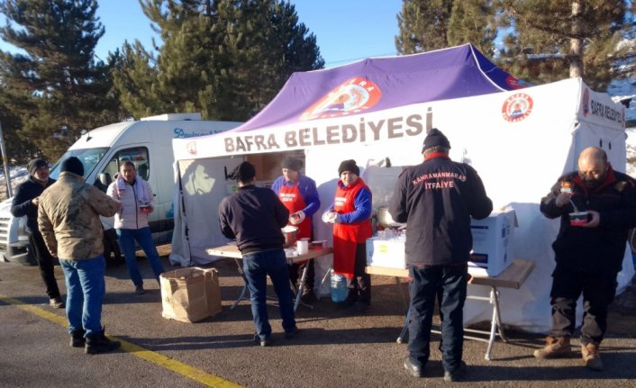 Bafra Belediyesi Elbistan'da aşevi kurdu