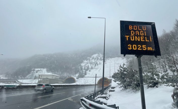 Bolu Dağı'nda yoğun kar yağışı