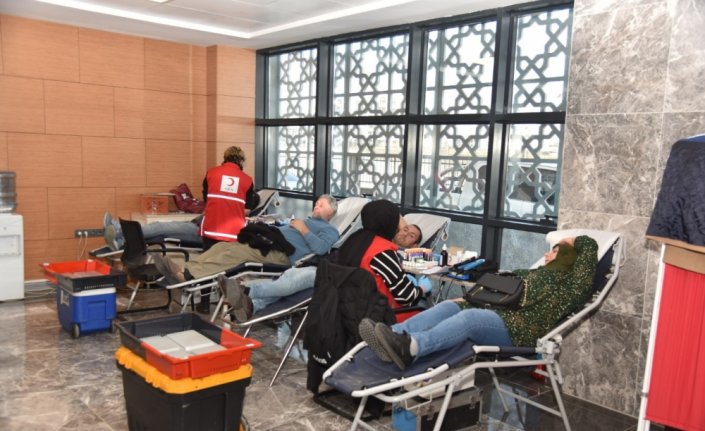 Bolu ve Kocaeli'de deprem bölgelerine yönelik yardımlar