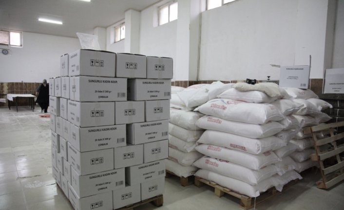 Çorumlu kadınlar depremzedelere mantı ve çorbalık üretiyor