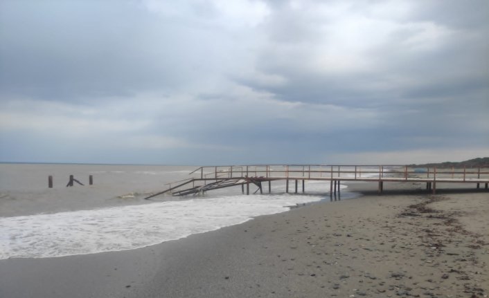 Dalgalar, Alaçam Geyikkoşan Tuz İskelesi'ni tahrip etti