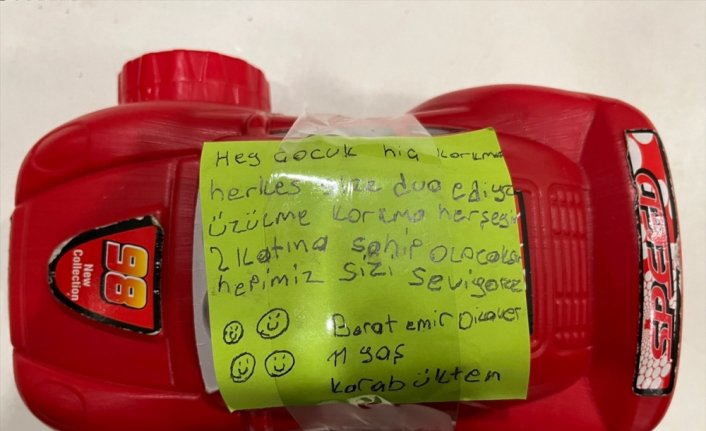 Deprem bölgesine oyuncaklarını gönderen çocukların notları yüreklere dokunuyor