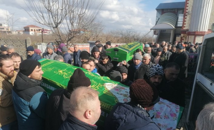 Depremde hayatını kaybeden anne ile oğlunun cenazesi Terme'de defnedildi