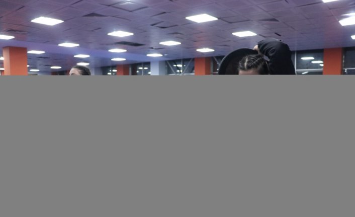 Depremin ardından sırt sırta veren kız kardeşler, turnuvalara hazırlanıyor