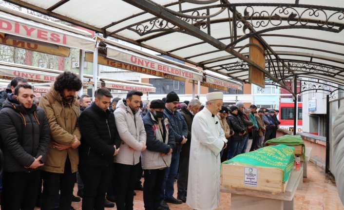 Depremlerde hayatını kaybeden 5 kişinin cenazesi defnedildi