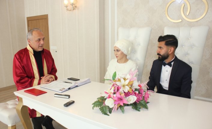 Depremzede çiftin nikahı Amasya'nın Suluova ilçesinde kıyıldı