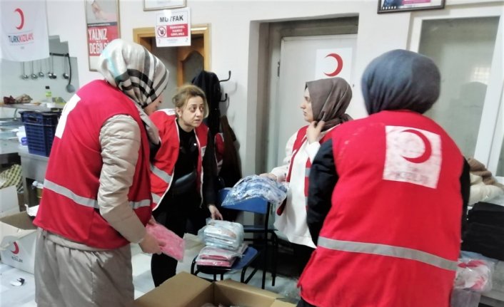 Doğu Marmara ve Batı Karadeniz'den deprem bölgelerine yardım seferberliği sürüyor