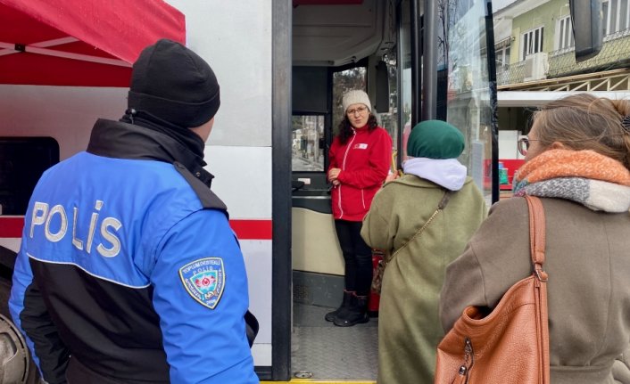 Düzce ve Bolu'dan deprem bölgelerine kan bağışı