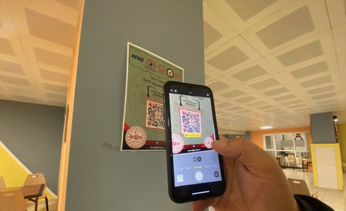 Düzce'de yurtlarda kalan depremzedeler karekod sistemiyle isteklerini Valiliğe iletiyor