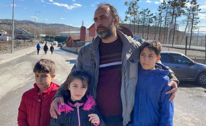 Enkaz altından hafif yaralı kurtulan Hataylı aile yaşadıklarını unutamıyor