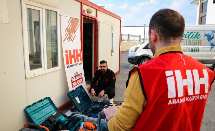 Enkazdan 6 kişiyi kurtaran Kastamonu İHH ekipleri kente döndü