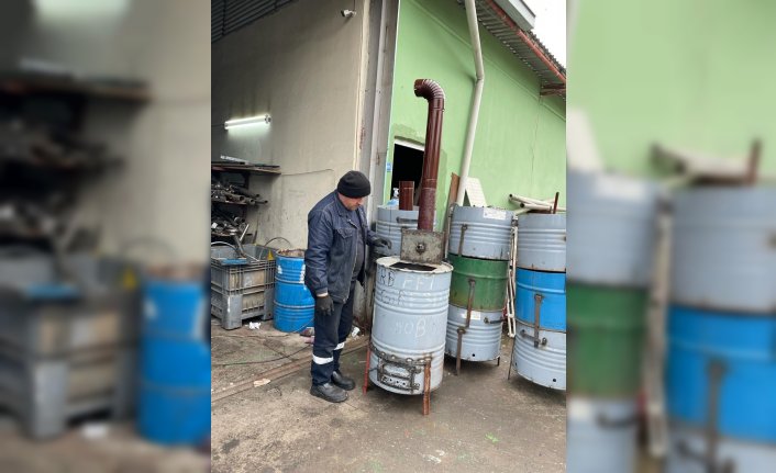 FİSKOBİRLİK'te boş yağ varilleri depremzedeler için sobaya dönüştürülüyor