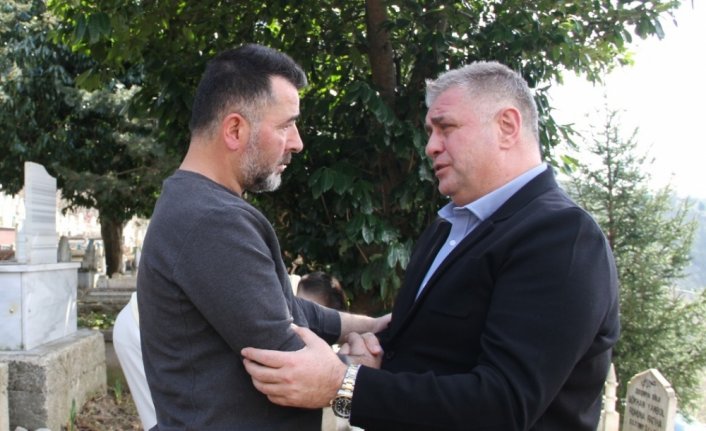 Giresunspor Başkanı Yamak, depremde hayatını kaybeden Bolat'ın ailesini ziyaret etti