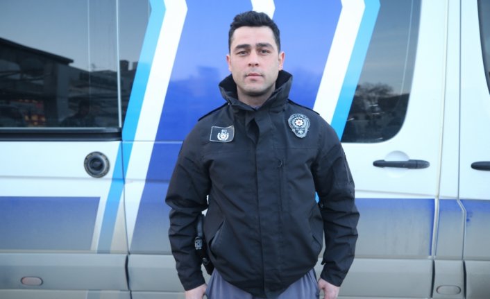 Gölete düşen depremzede çocuğu kurtaran polis o anları anlattı